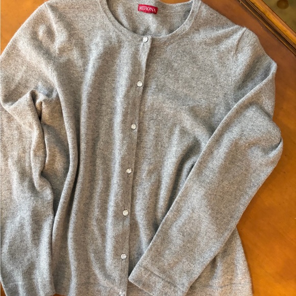 100% Cashmere | Gray Women's Botton-Down Cardigan. - Picture 5 of 13